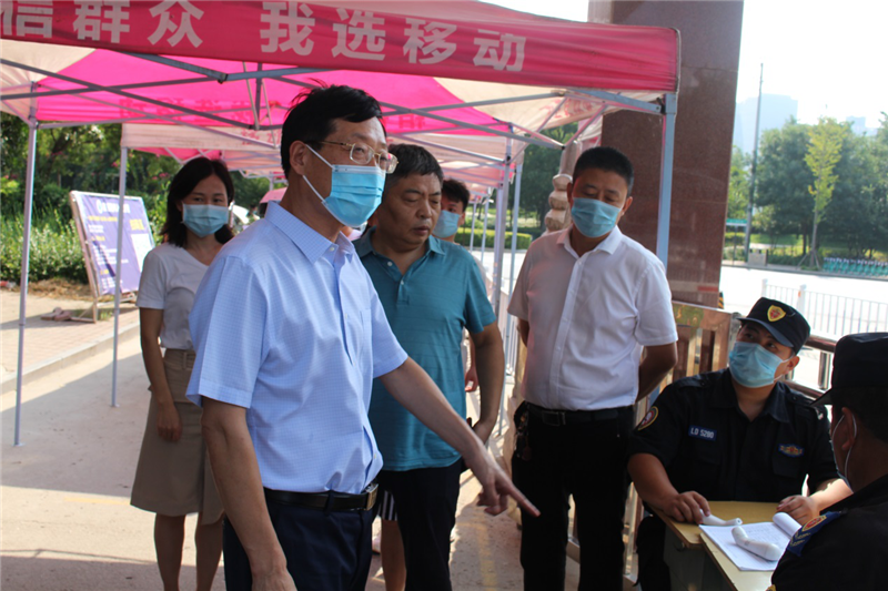 省教育厅总督学李金川到高校督查秋季开学及疫情防控工作1_副本.png