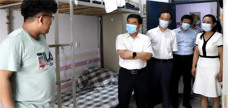 省教育厅党组成员、副厅长、一级巡视员刁玉华在郑州航空工业管理学院检查指导4.png