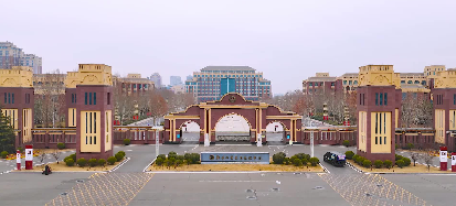 郑州工业应用技术学院校园图片1